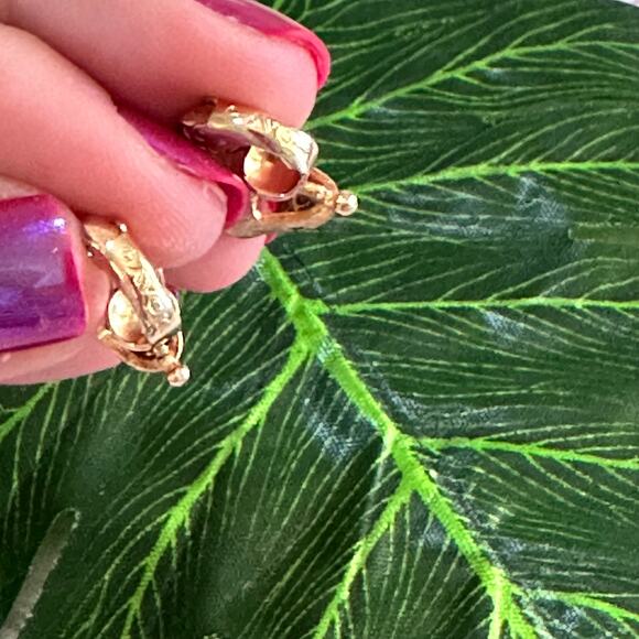 BOGO FREE AVON BELL CLIP ON EARRINGS - Picture 7 of 7